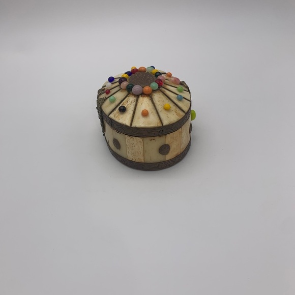 Retro Camel Bone Oval Trinket Box With Art Glass Beads Brass Trim & Clasp - Picture 5 of 11